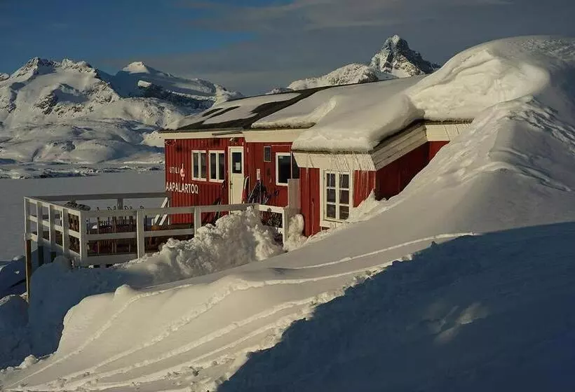 هتل The Red House