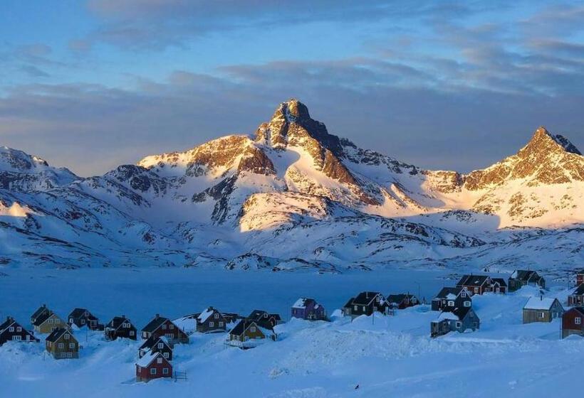 هتل The Red House