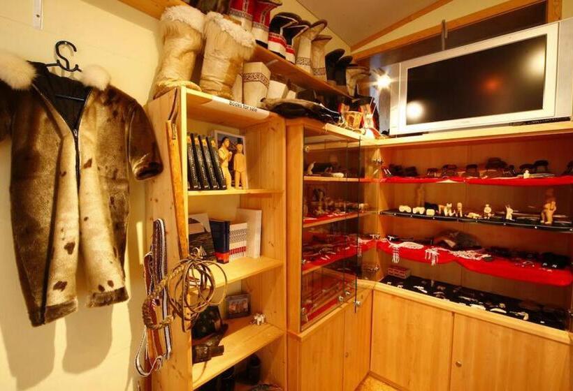 هتل The Red House