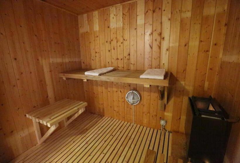 هتل The Red House