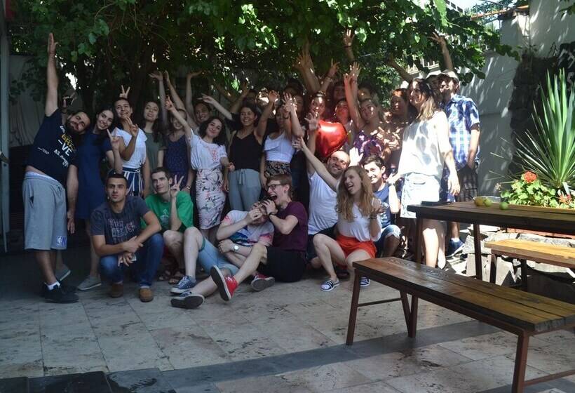 هاستل Jr S House