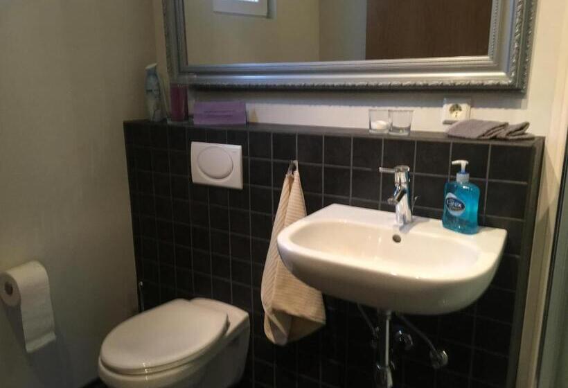 צימר A. Bernhard Guest House