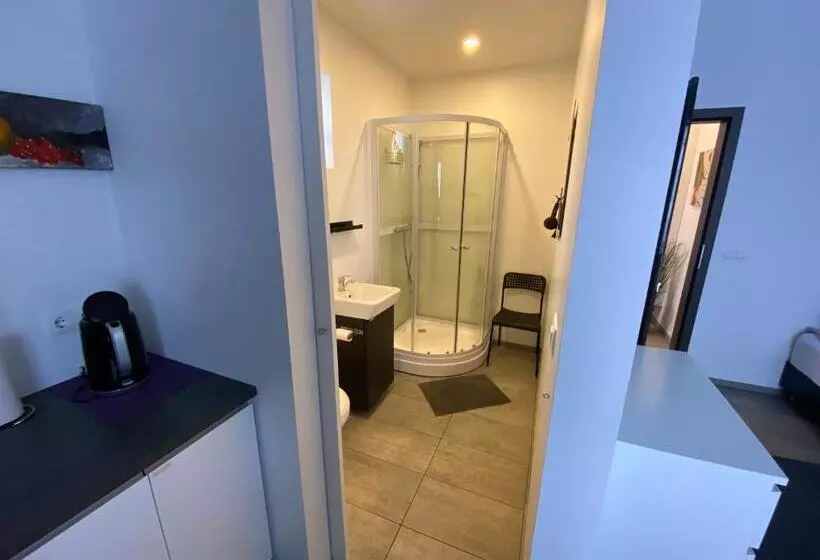 تختخواب و صبحانه Ace Guesthouse