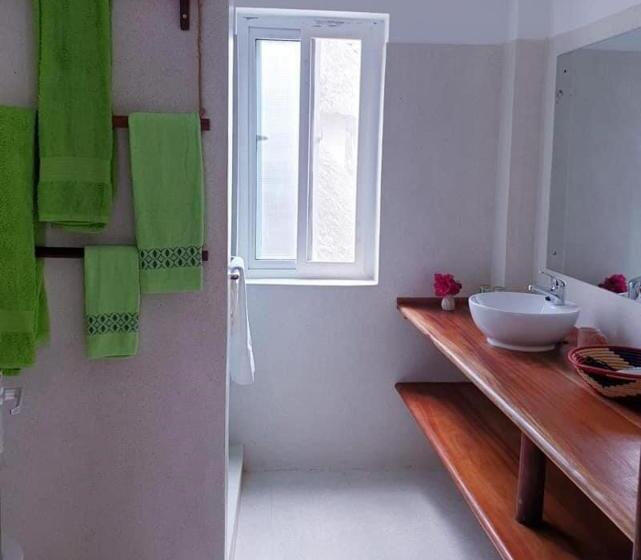 تختخواب و صبحانه Simba House