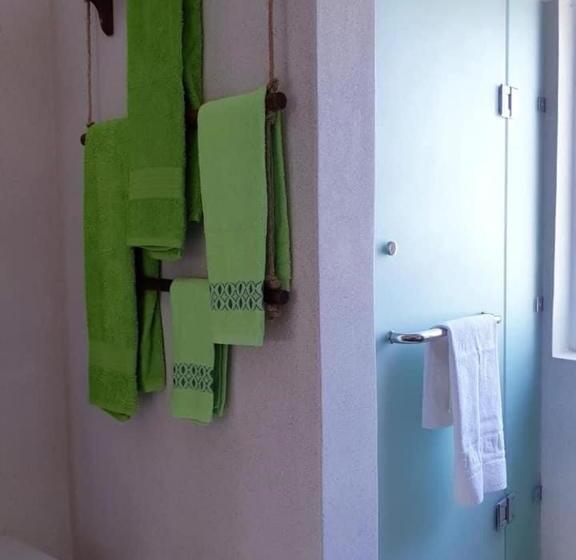 تختخواب و صبحانه Simba House