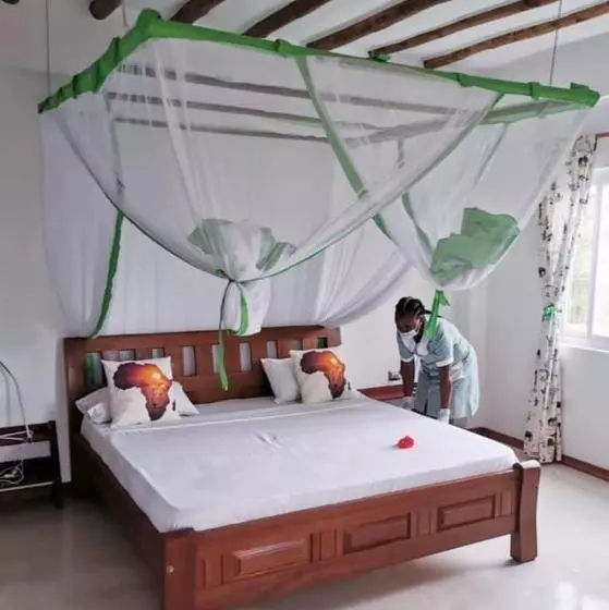 تختخواب و صبحانه Simba House