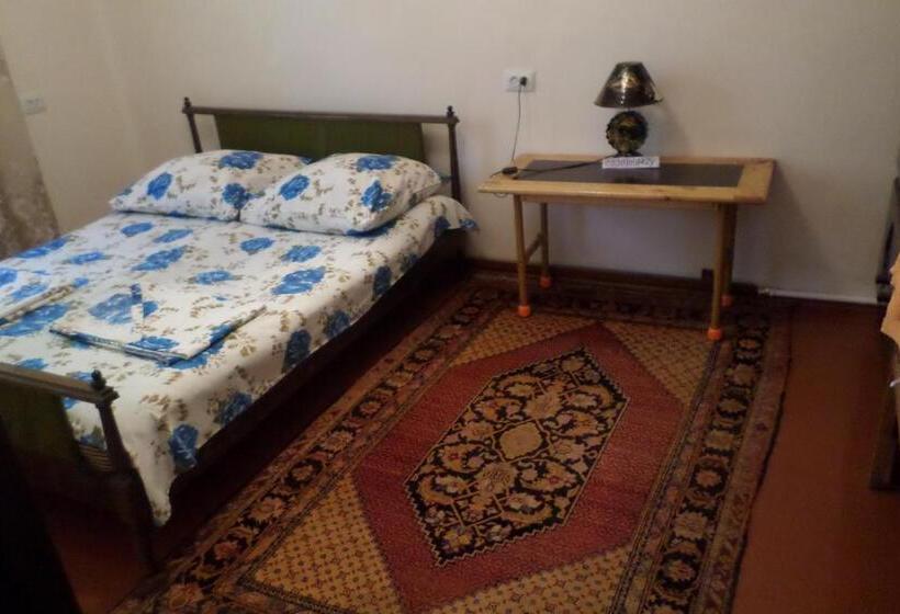 تختخواب و صبحانه Spandaryan House