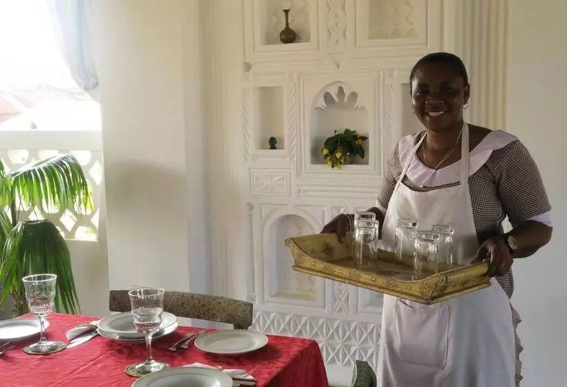 تختخواب و صبحانه Swahili House