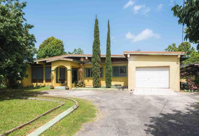 Country Home Villa Bed & Breakfast