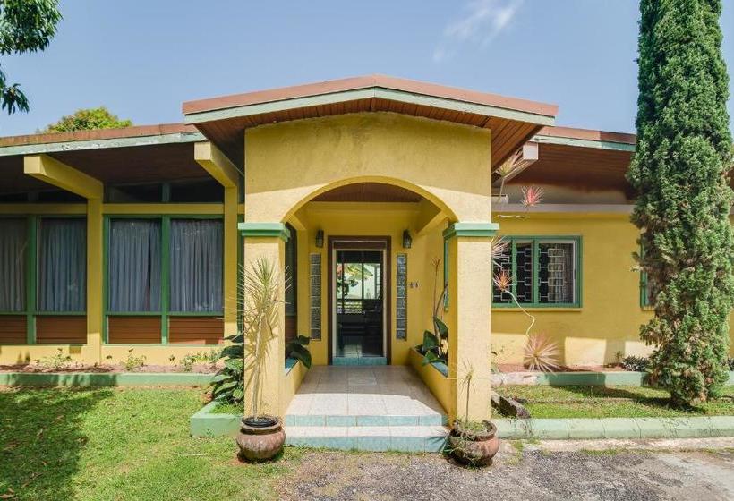 Country Home Villa Bed & Breakfast