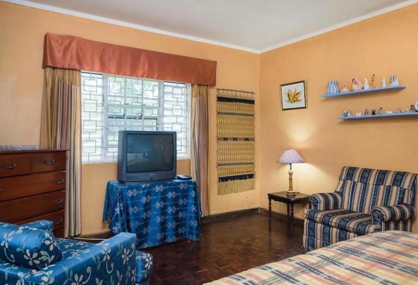 Country Home Villa Bed & Breakfast