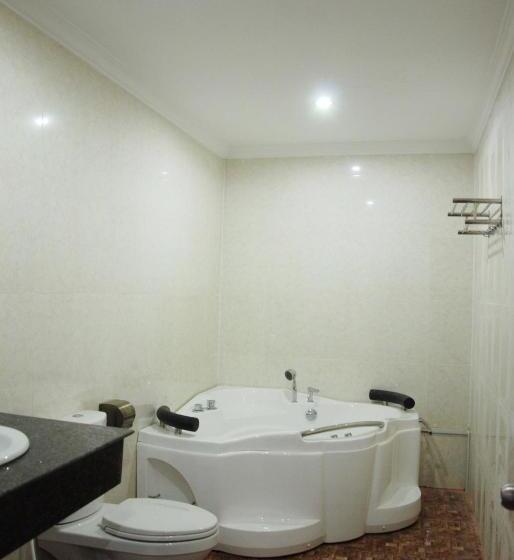 Отель Emerald Bb Battambang