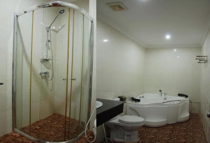Отель Emerald Bb Battambang