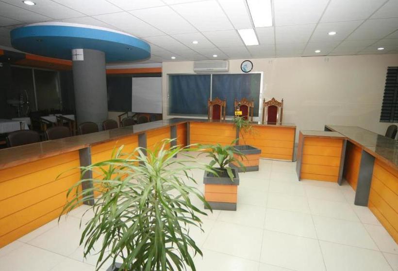 هتل Red Chillies Restaurant And Guest House