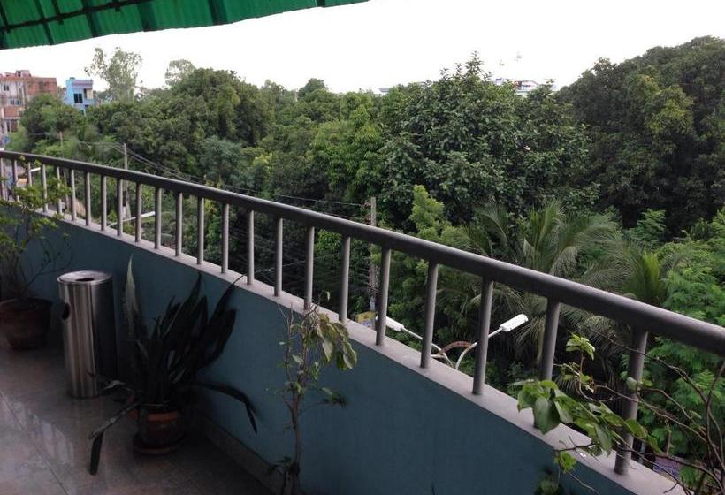 هتل Red Chillies Restaurant And Guest House