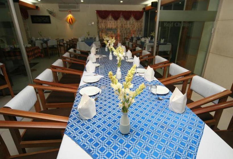 هتل Red Chillies Restaurant And Guest House