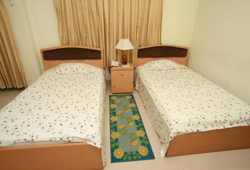 هتل Red Chillies Restaurant And Guest House