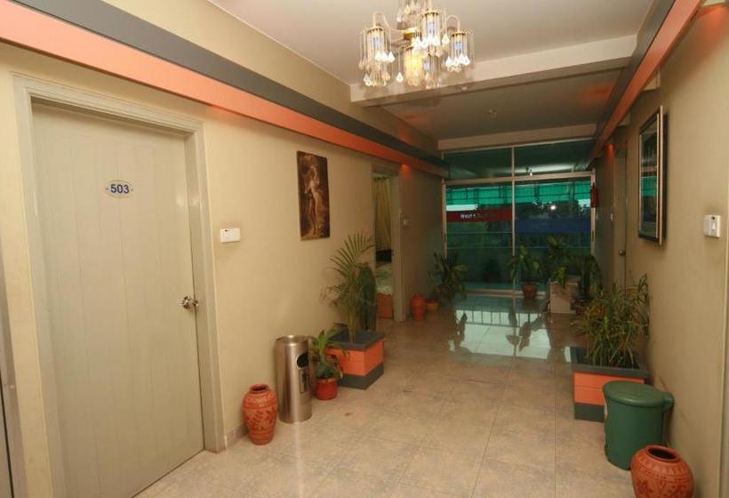 هتل Red Chillies Restaurant And Guest House