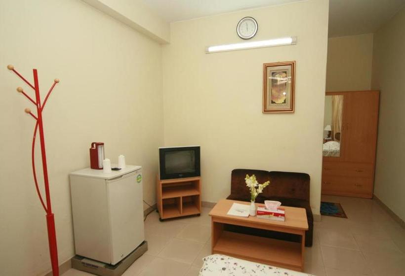 هتل Red Chillies Restaurant And Guest House