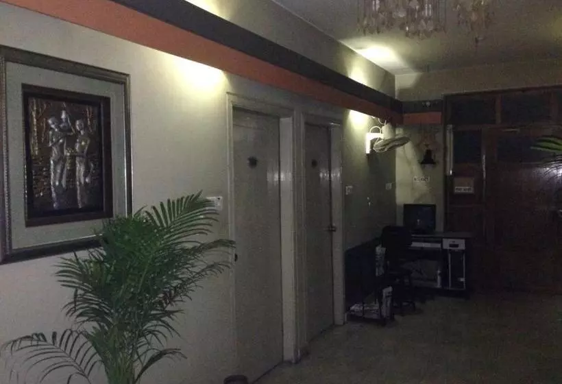 هتل Red Chillies Restaurant And Guest House