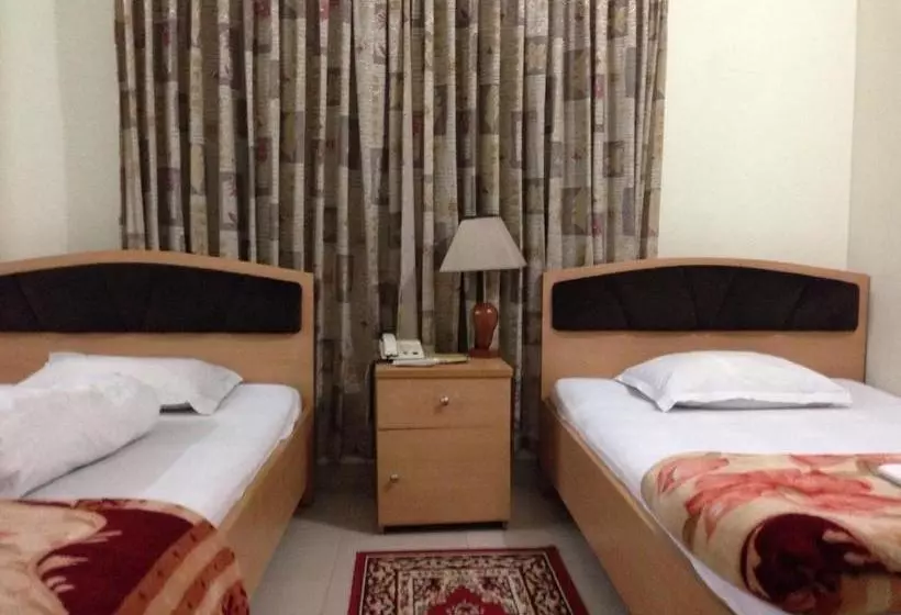 هتل Red Chillies Restaurant And Guest House