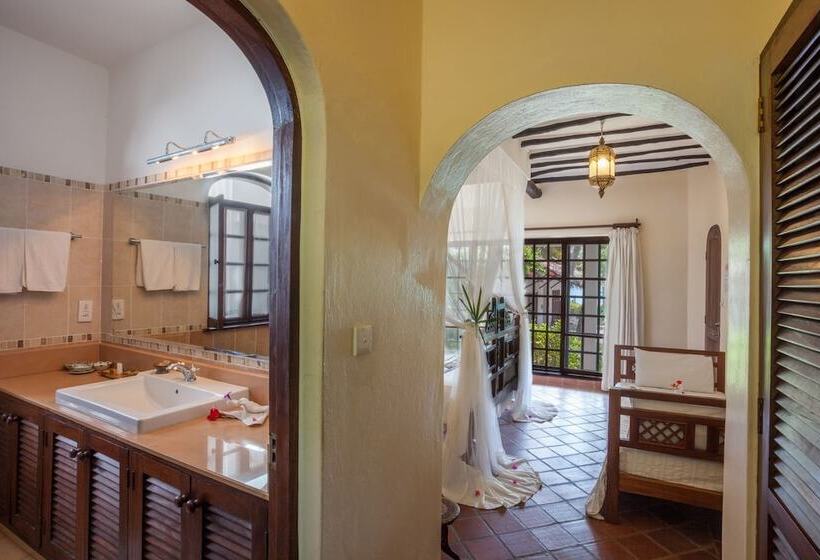 استراحتگاه Diani Blue