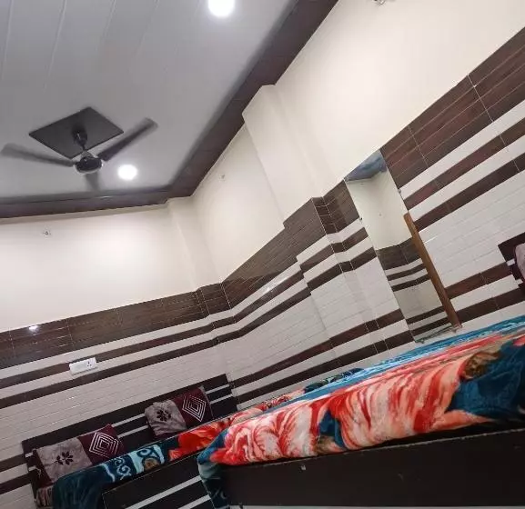 ホテル New Gayatri Palace Near Prem Mandir