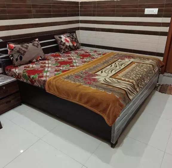 ホテル New Gayatri Palace Near Prem Mandir