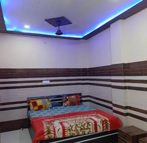ホテル New Gayatri Palace Near Prem Mandir