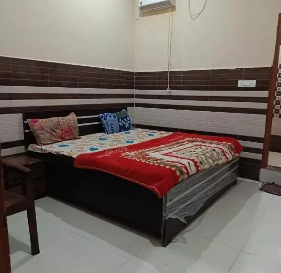 ホテル New Gayatri Palace Near Prem Mandir