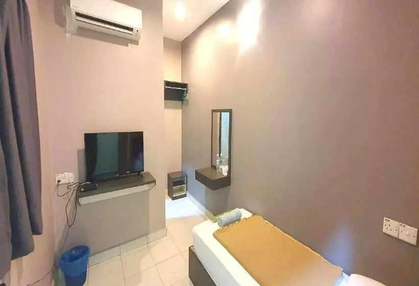 Oyo 89715 Ck Hotel 2