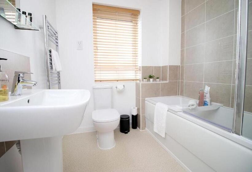 پانسیون Free Wifi | Parking Access | 3br