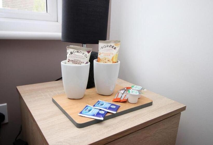 پانسیون Free Wifi | Parking Access | 3br