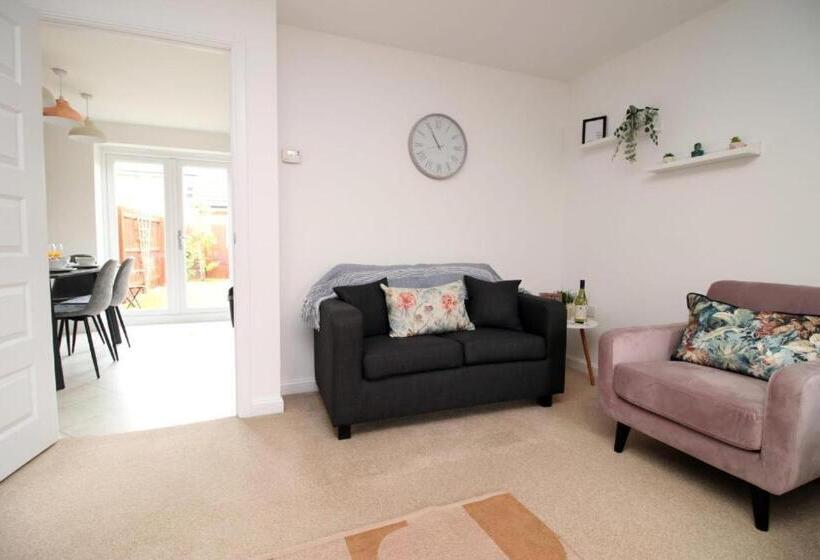 پانسیون Free Wifi | Parking Access | 3br