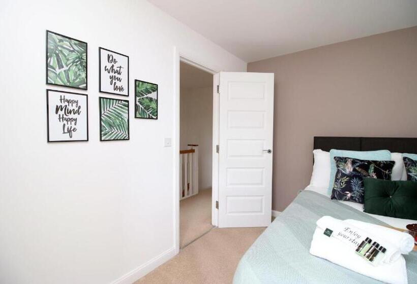 پانسیون Free Wifi | Parking Access | 3br