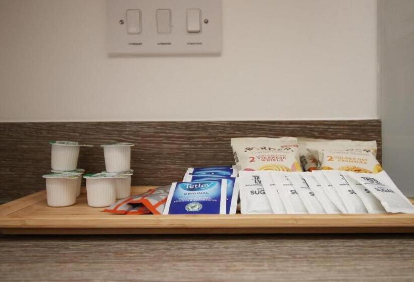 پانسیون Free Wifi | Parking Access | 3br