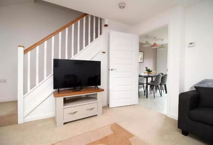 پانسیون Free Wifi | Parking Access | 3br