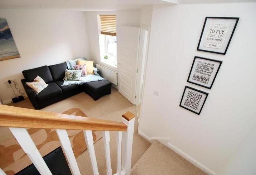 پانسیون Free Wifi | Parking Access | 3br