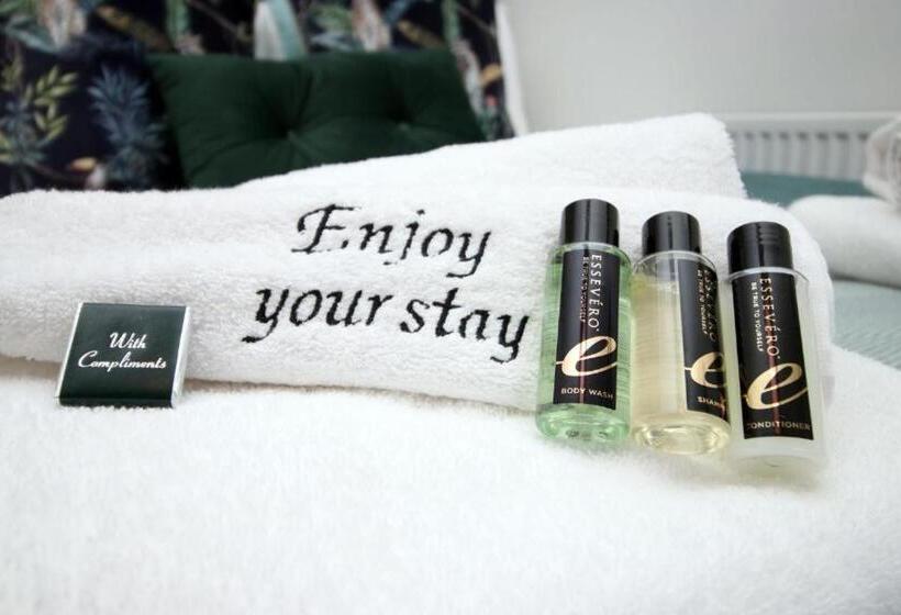 پانسیون Free Wifi | Parking Access | 3br