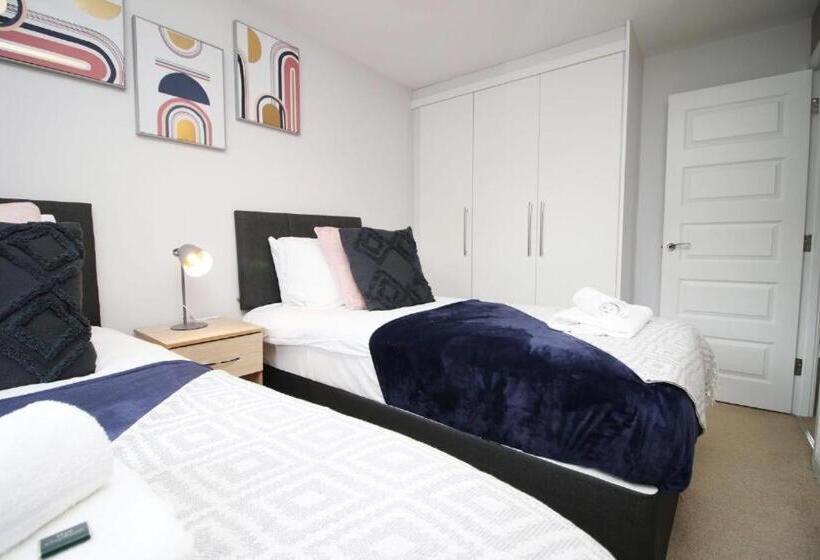 پانسیون Free Wifi | Parking Access | 3br