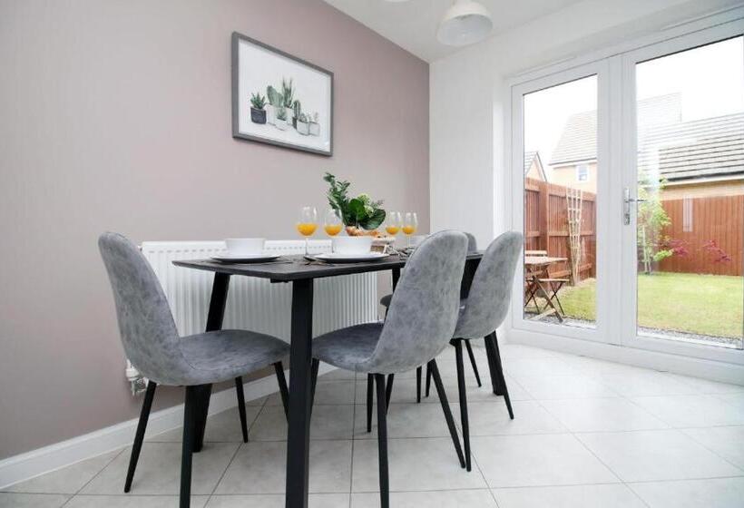 پانسیون Free Wifi | Parking Access | 3br