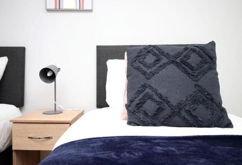 پانسیون Free Wifi | Parking Access | 3br