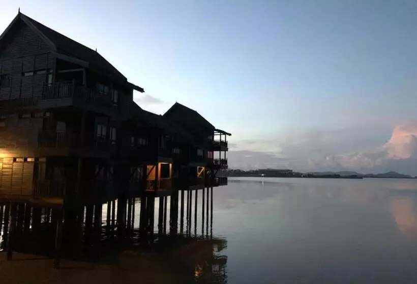 Lomakeskus The Lagoon Water Chalet