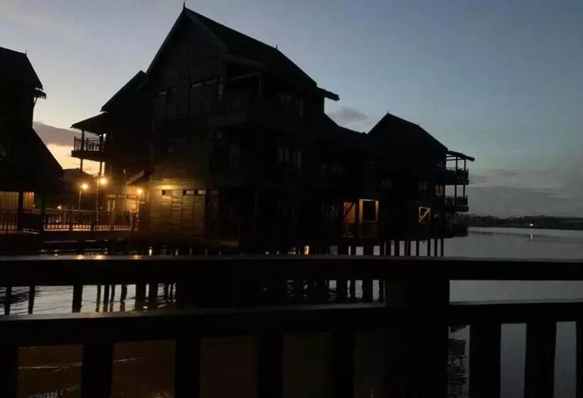 Lomakeskus The Lagoon Water Chalet