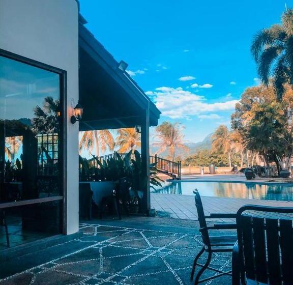 Resort The Lagoon Water Chalet