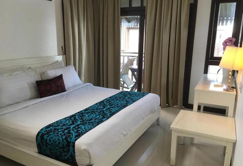 Resort The Lagoon Water Chalet