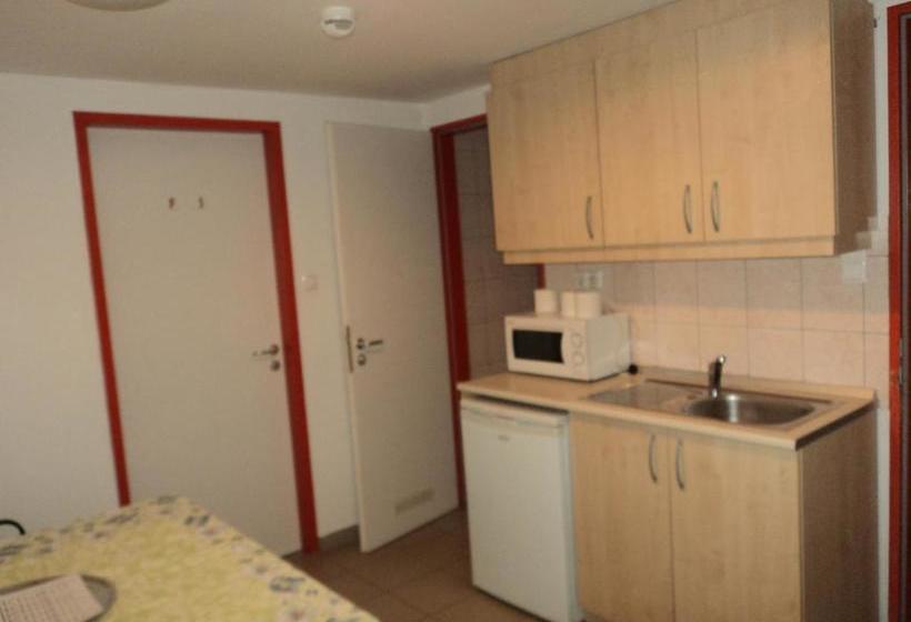 호스텔 Soproni Egyetemi Diák