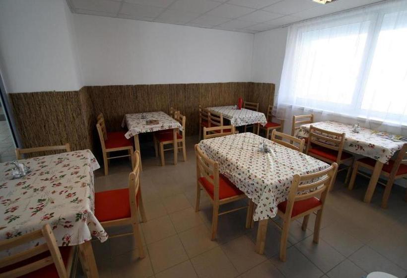 호스텔 Soproni Egyetemi Diák