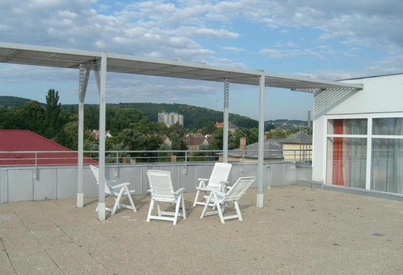 호스텔 Soproni Egyetemi Diák