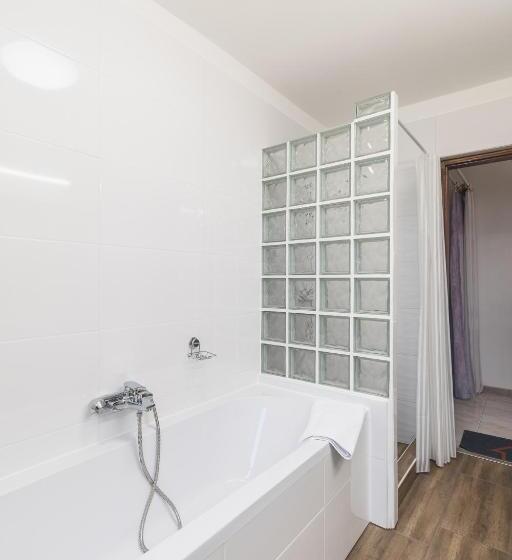 تختخواب و صبحانه Delanta Panzio